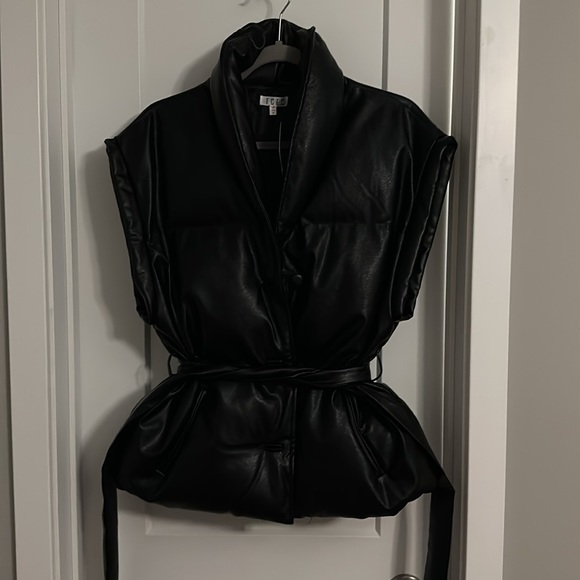 NWT TCEC PU Puffer Black Vest - Front Button & Belt - Picture 9 of 9